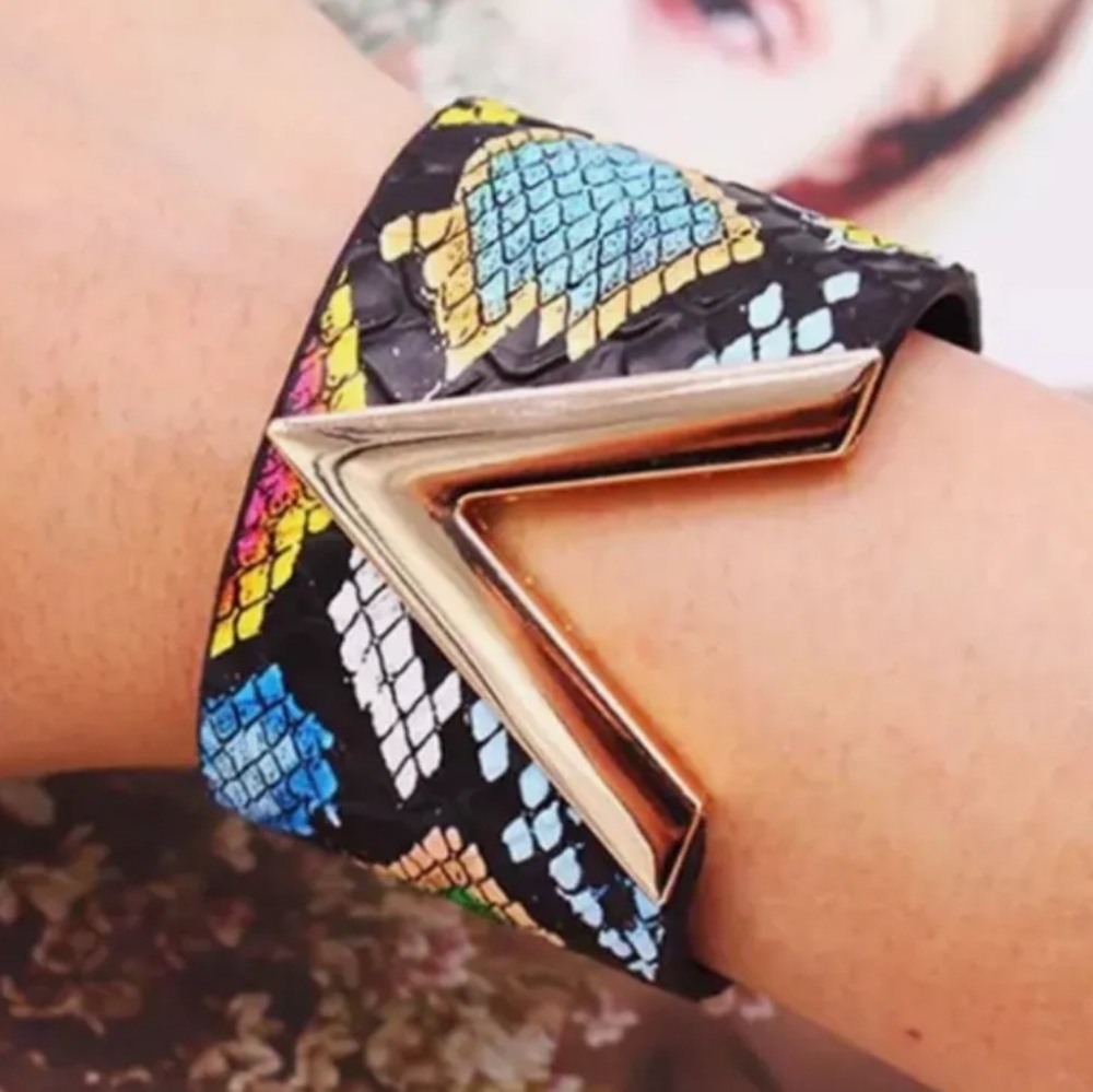 Fashion Colorful snake pattern “V" Cuff - Picture 3 of 7